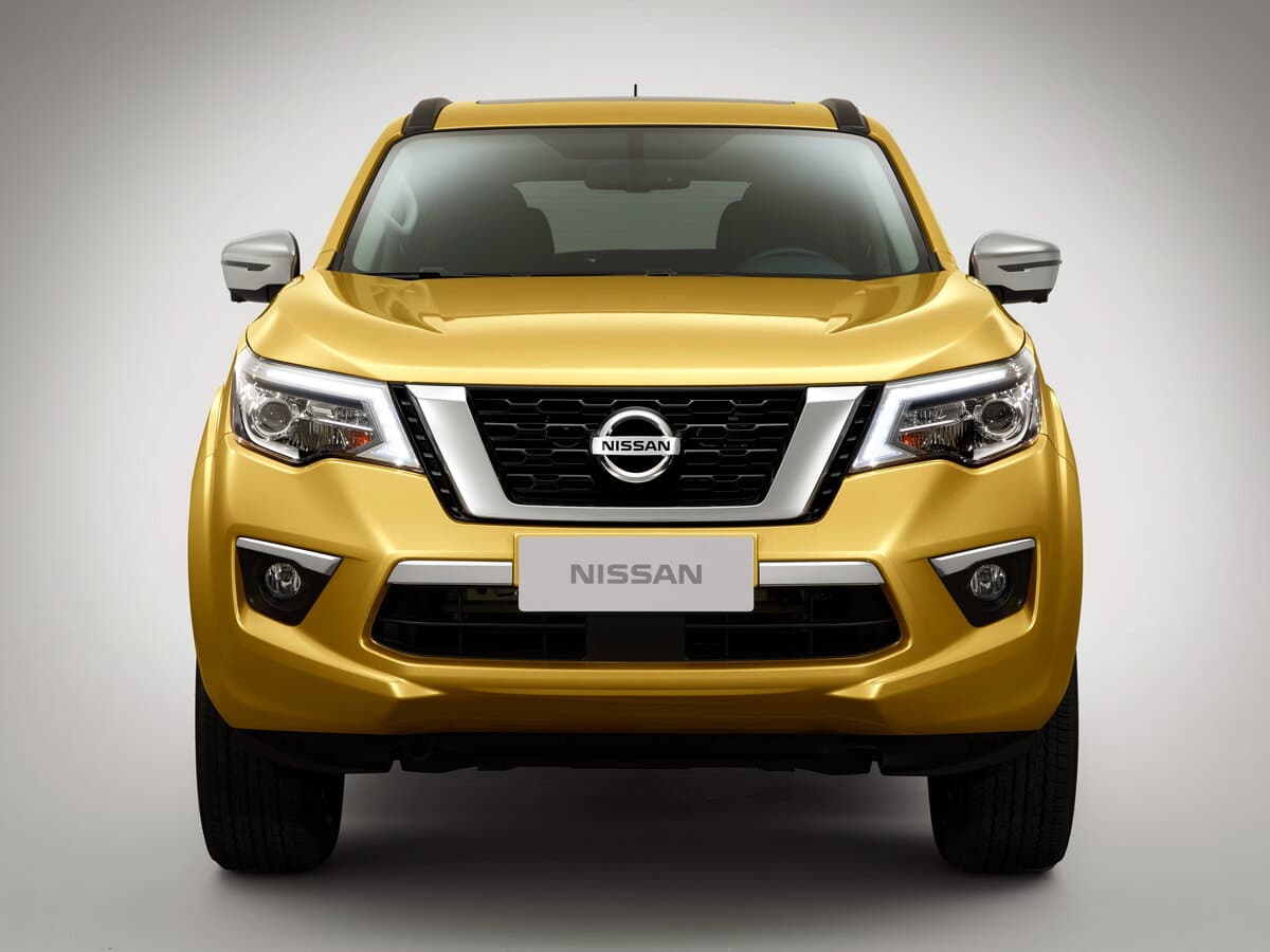 Nissan Terra I — Öndən