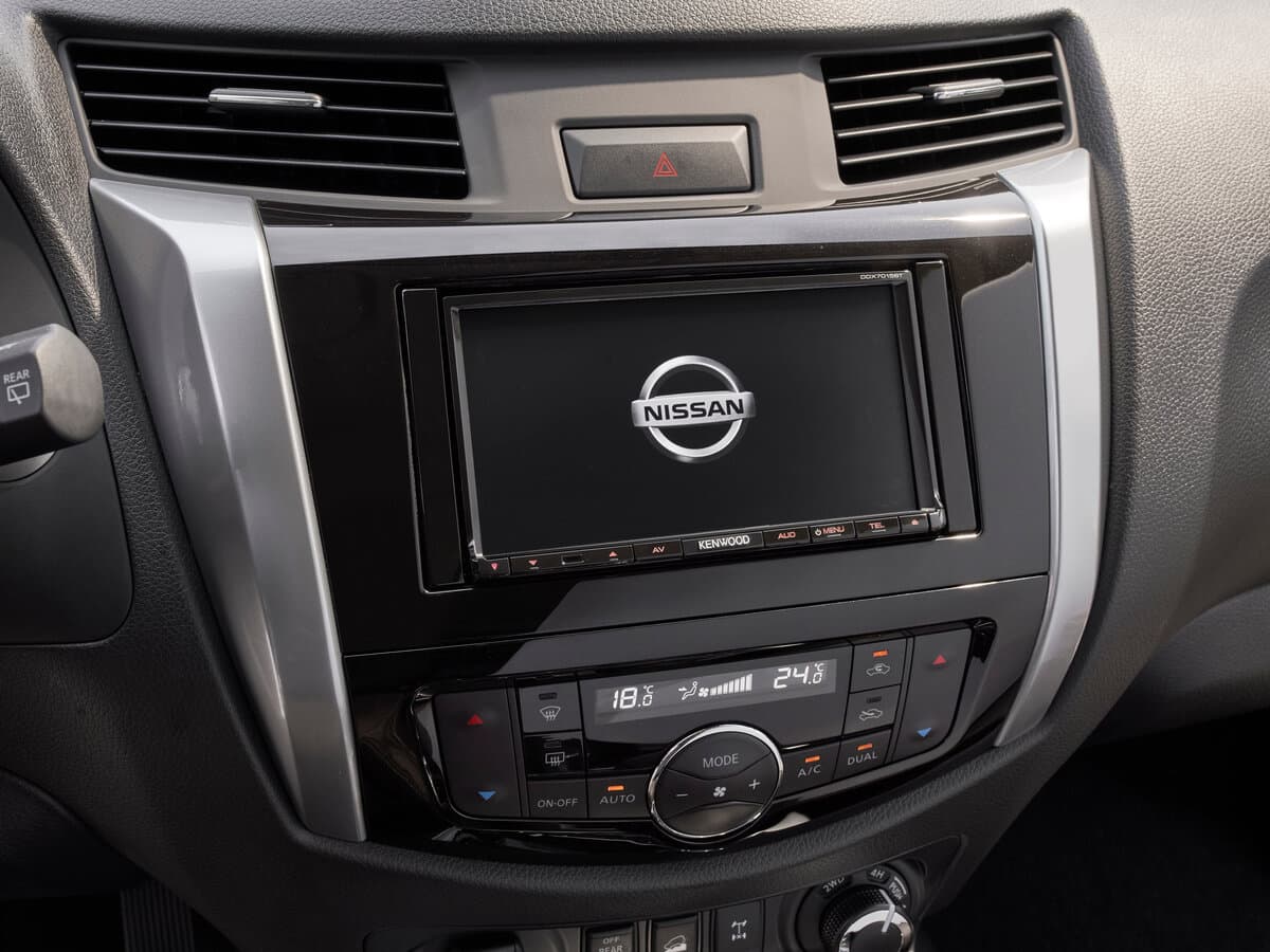 Nissan Terra I — Salon, öndən