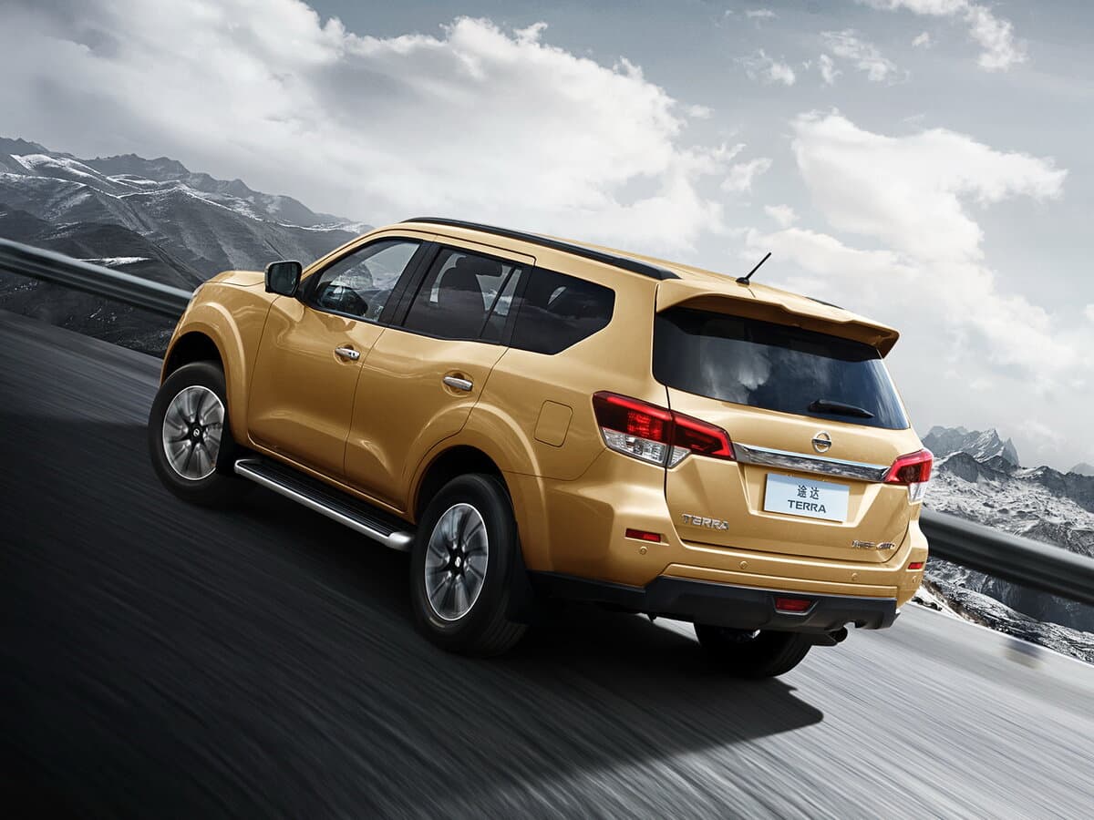 Nissan Terra I — 3/4 arxadan