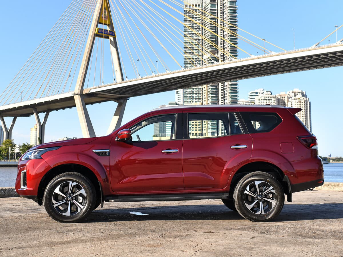 Nissan Terra I Restayling — Yandan