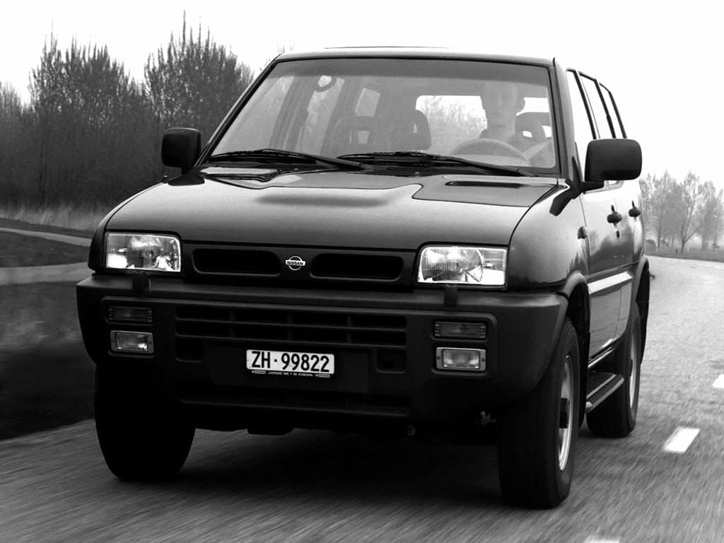 Nissan Terrano II — öndən görünüş