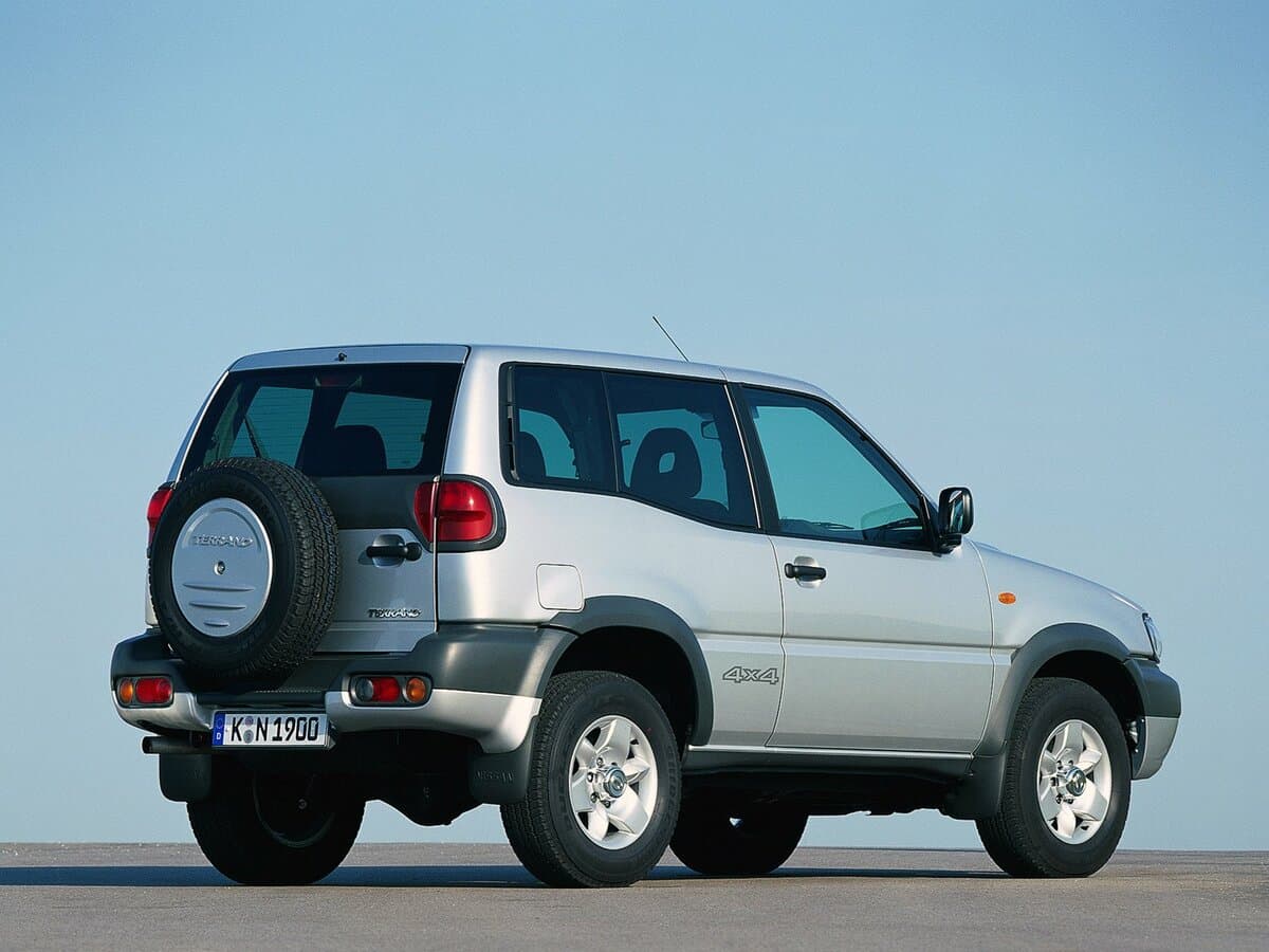 Nissan Terrano II Restayling 2 — 3/4 arxadan