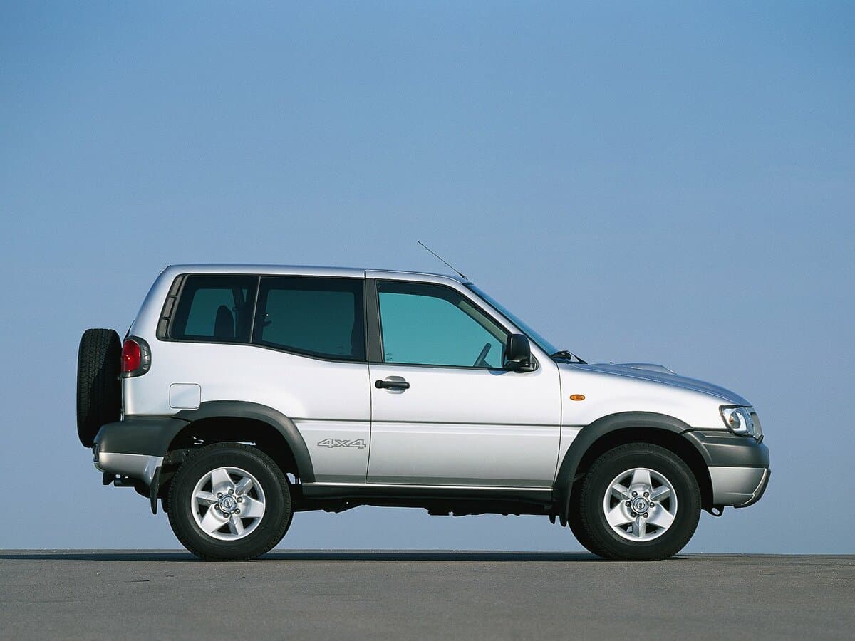 Nissan Terrano II Restayling 2 — Yandan