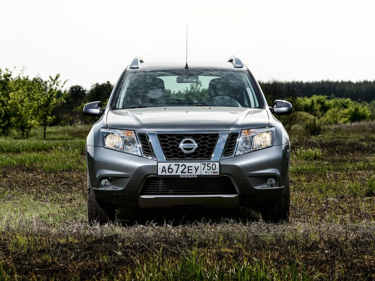 Nissan Terrano III (D10) — Öndən
