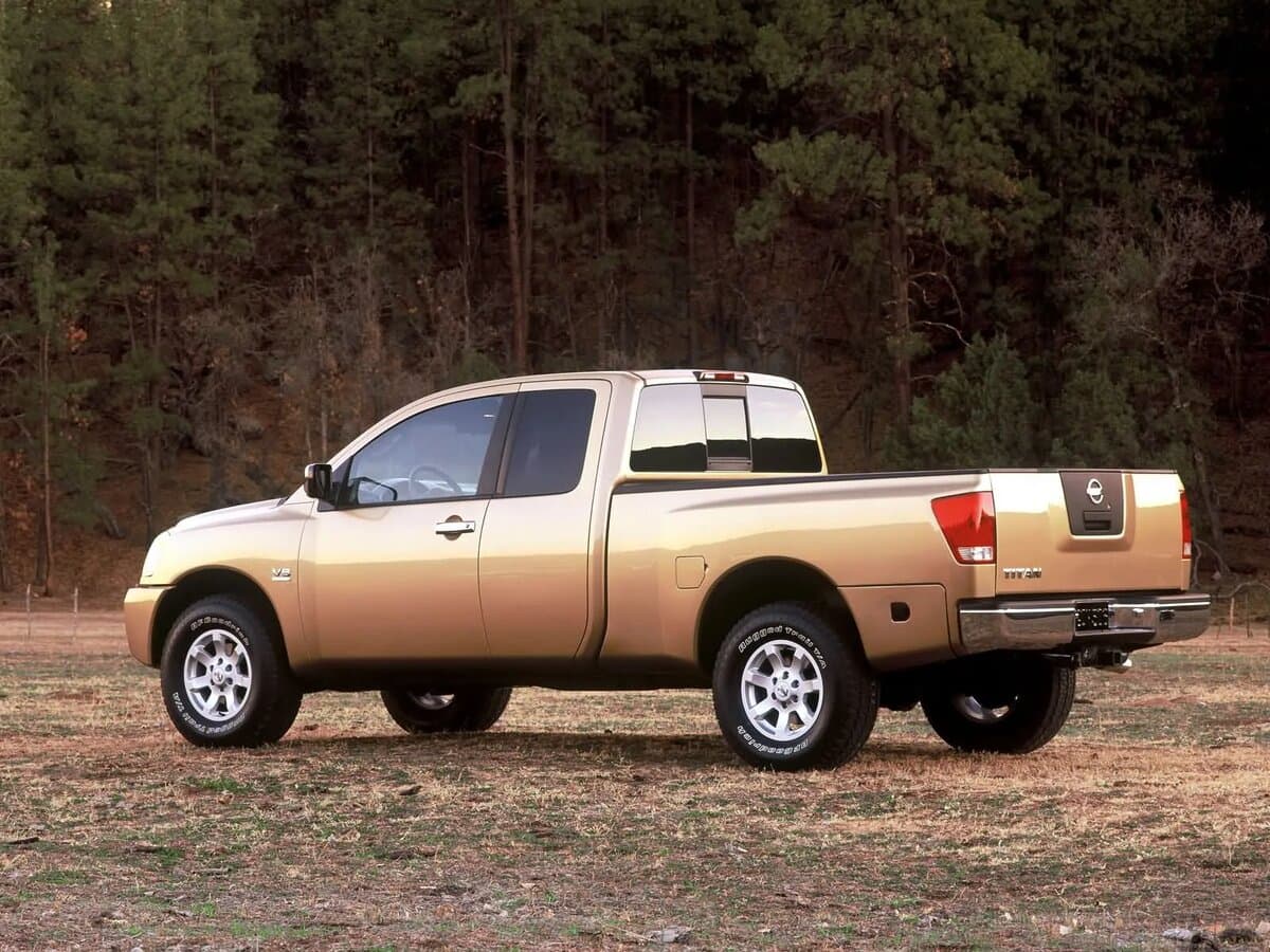 Nissan Titan I — 3/4 arxadan