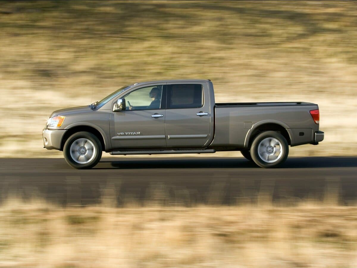 Nissan Titan I Restayling — Yandan