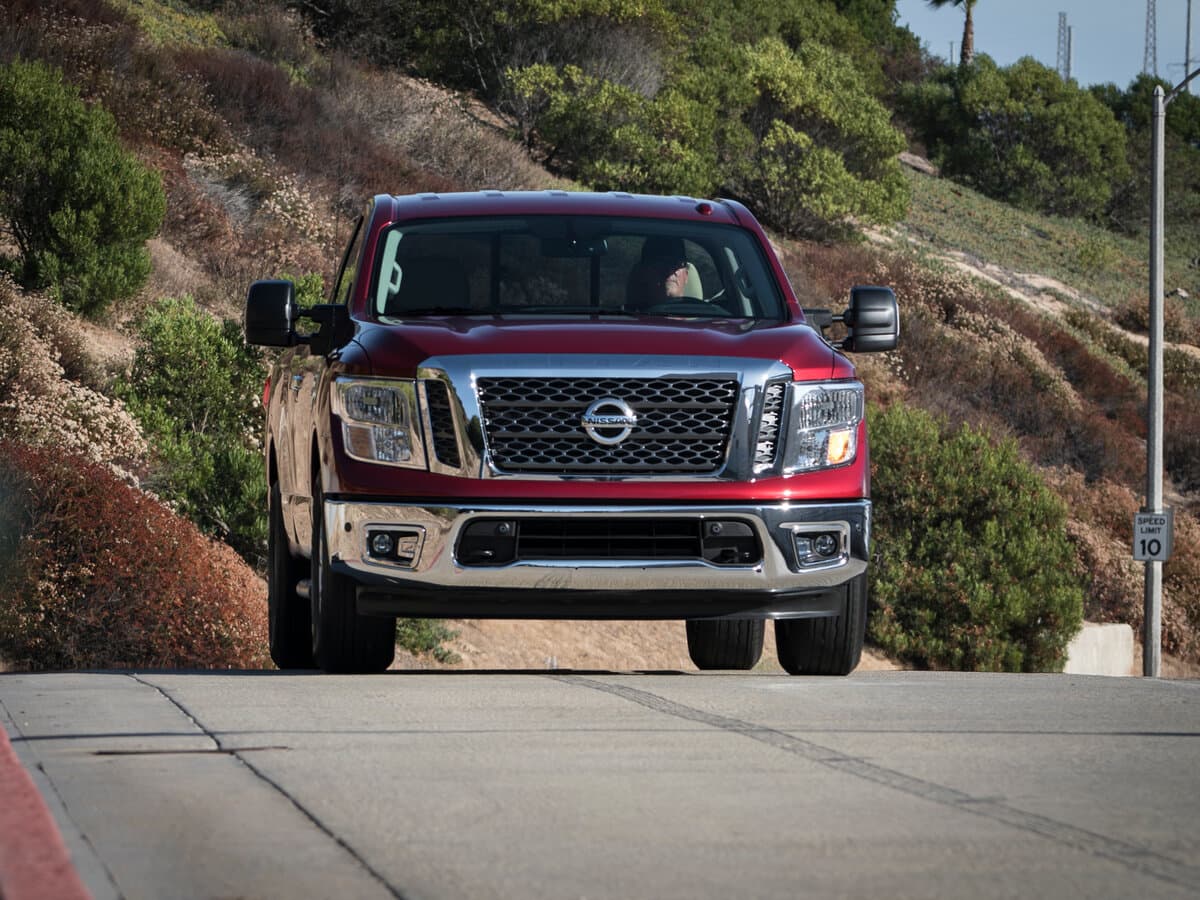 Nissan Titan II — Öndən