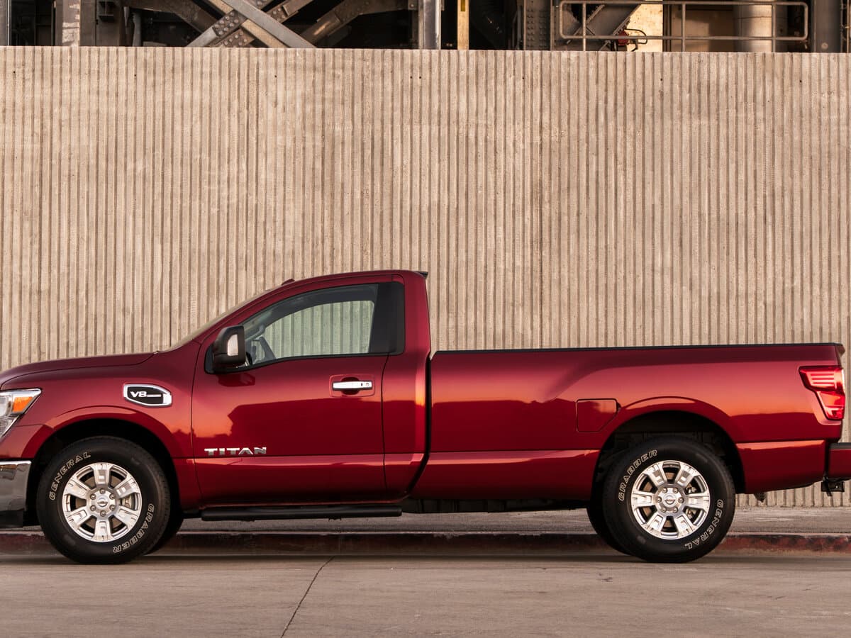 Nissan Titan II — Yandan