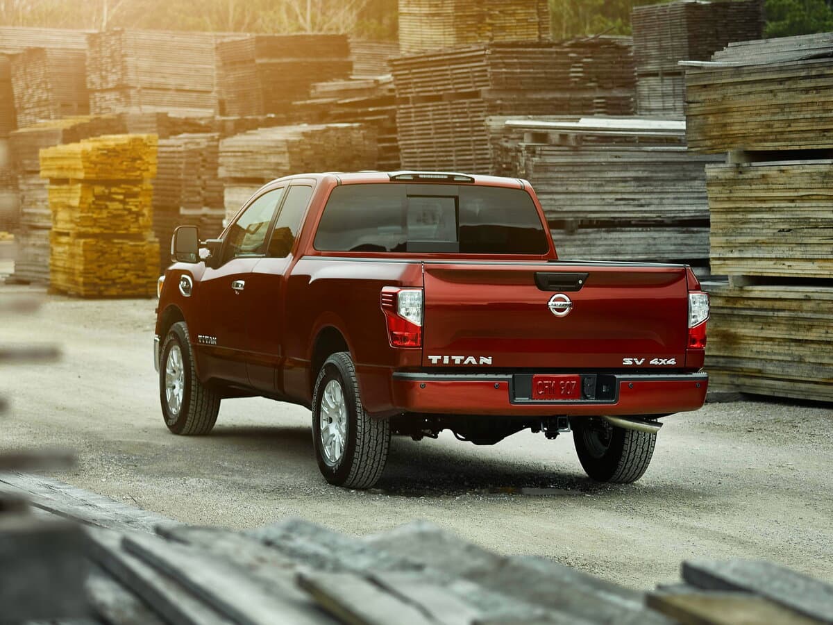 Nissan Titan II — 3/4 arxadan