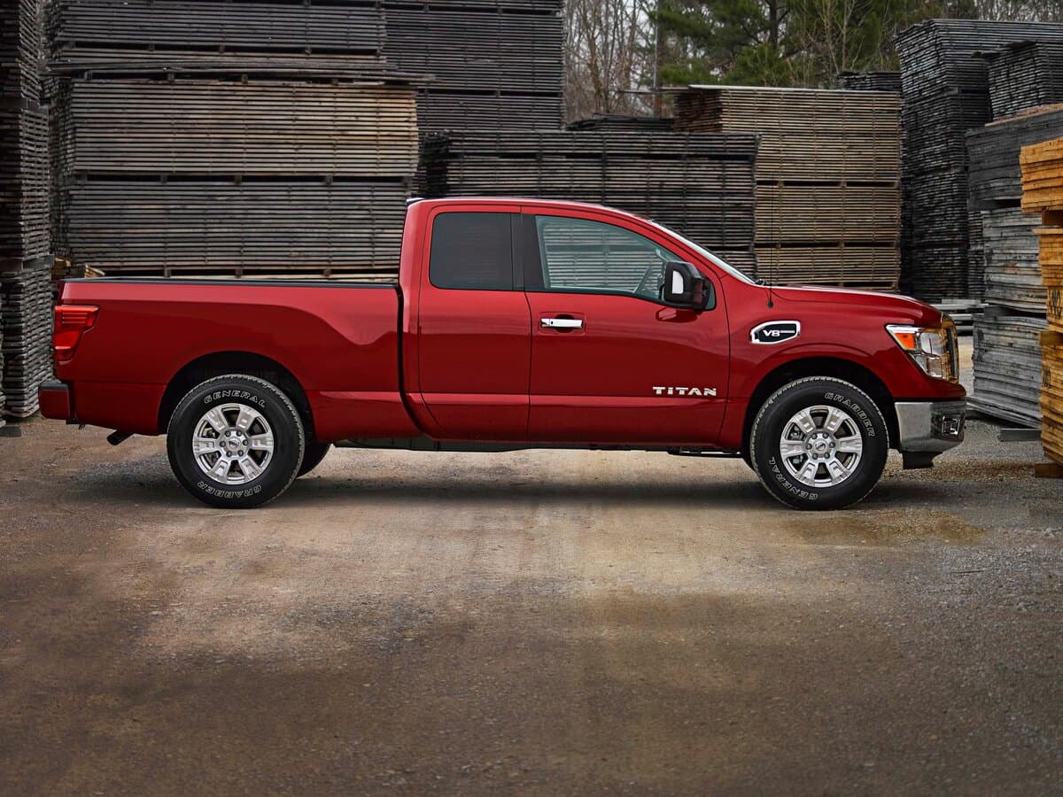 Nissan Titan II — Yandan