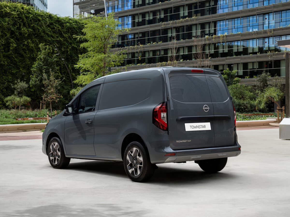 Nissan Townstar 2022 – indiyədək — 3/4 arxadan