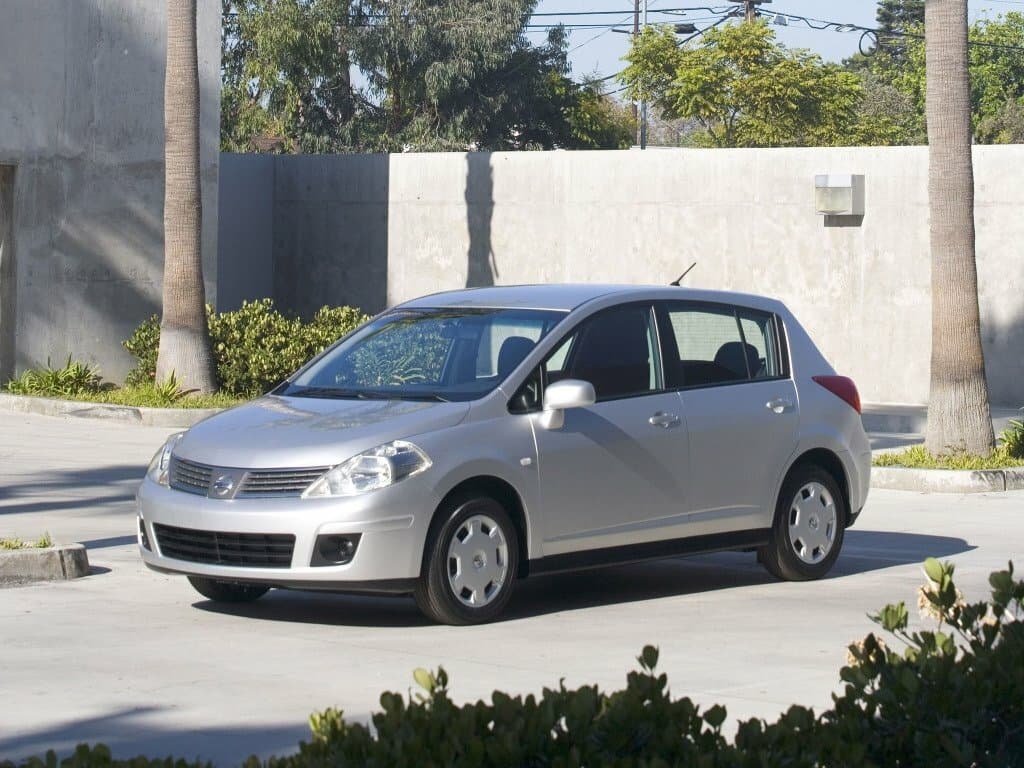 Nissan Versa I — Əsas şəkil