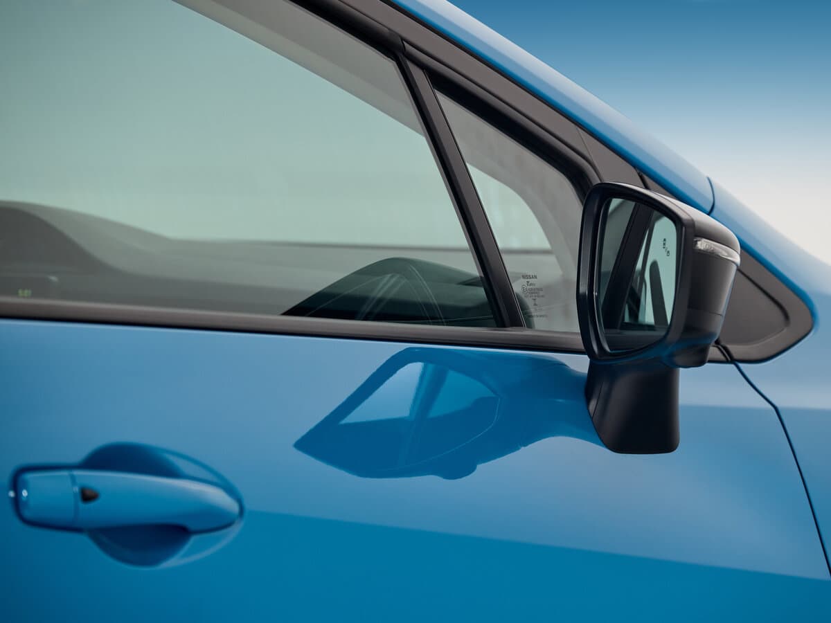 Nissan Versa IV — Yan güzgü