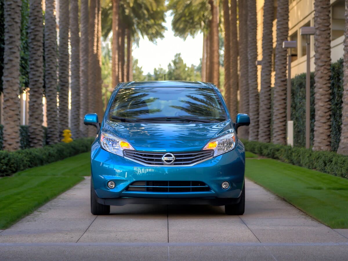 Nissan Versa Note I — Öndən