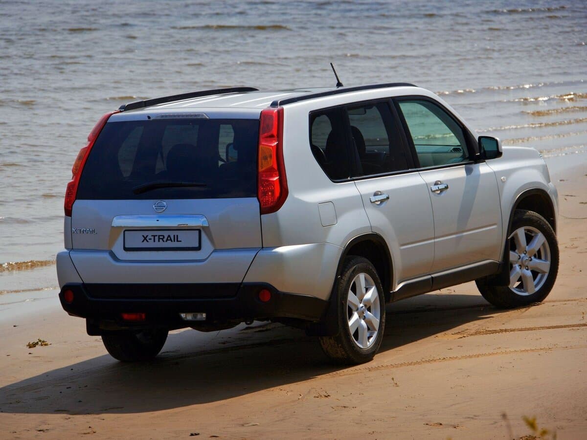 Nissan X-Trail II — 3/4 arxadan