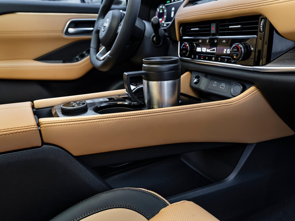 Nissan X-Trail IV — Salon, arxadan