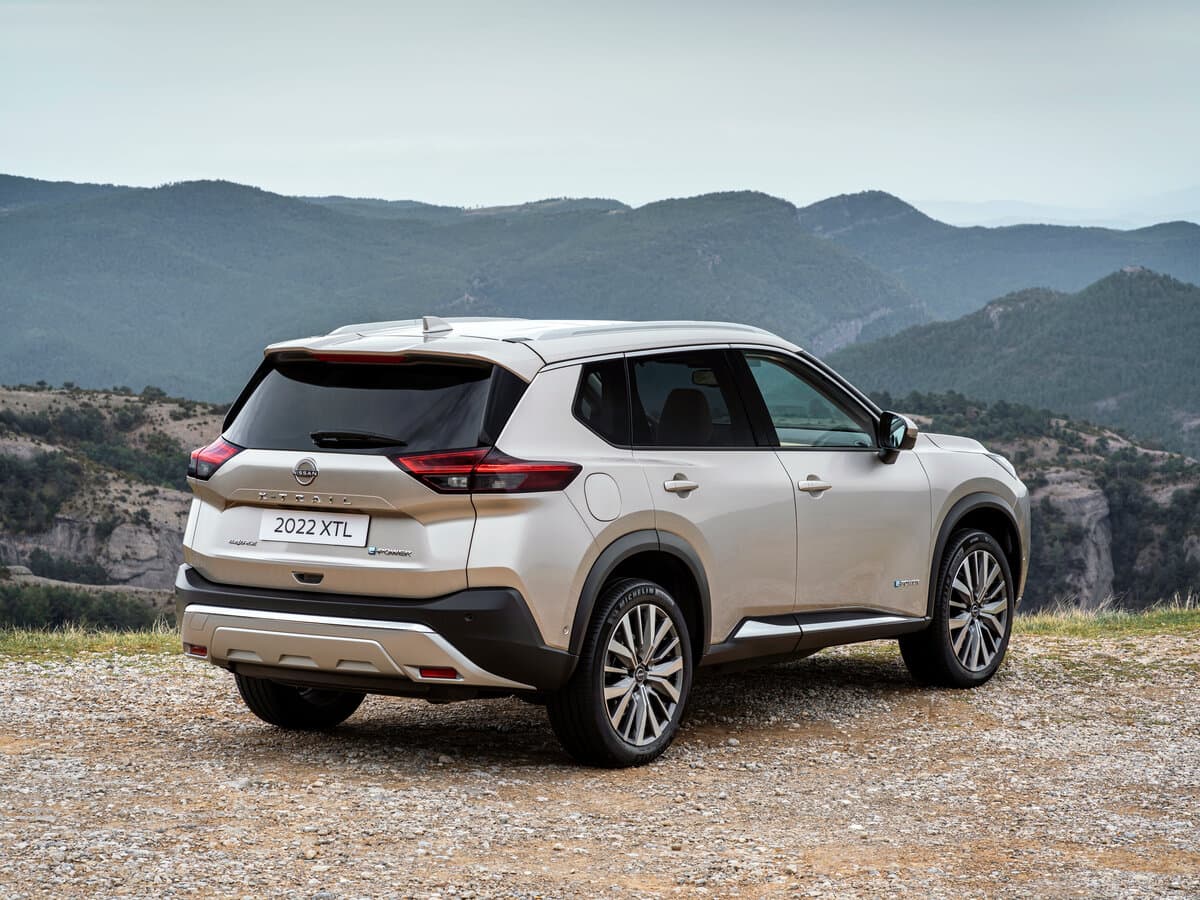 Nissan X-Trail IV — 3/4 arxadan