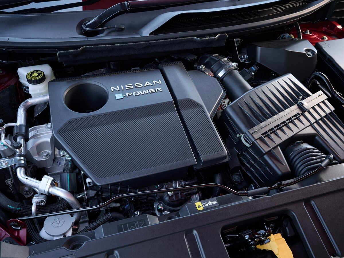 Nissan X-Trail IV Restayling — Salon, arxadan