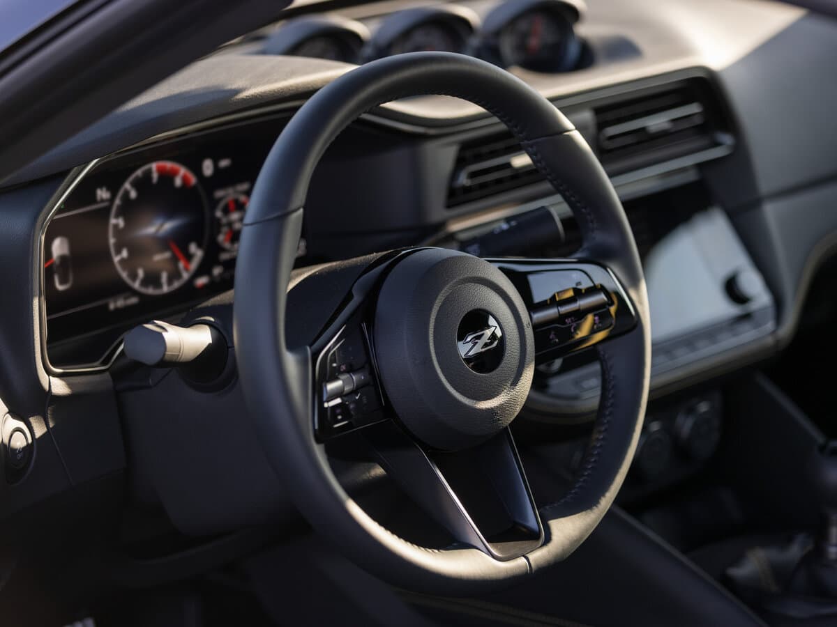 Nissan Z 2021 – indiyədək — Sükan