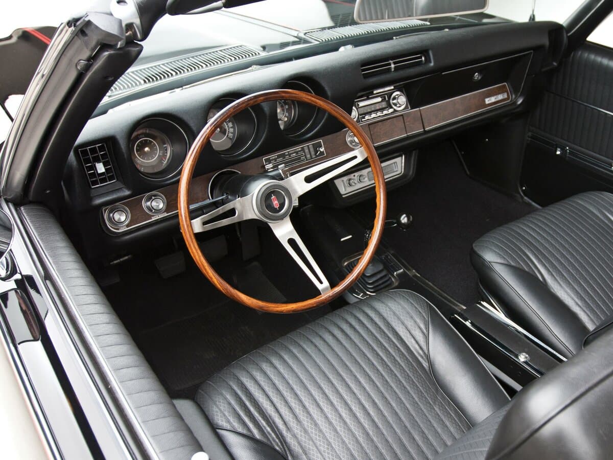 Oldsmobile 442 II — Sükan