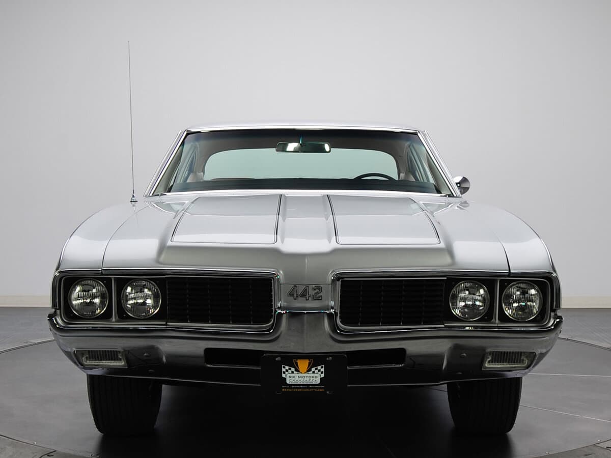 Oldsmobile 442 II — Öndən