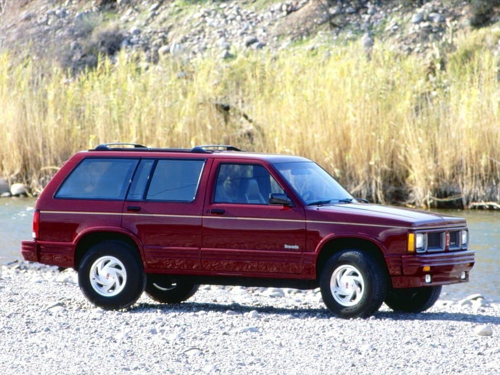 Oldsmobile Bravada I — Yandan