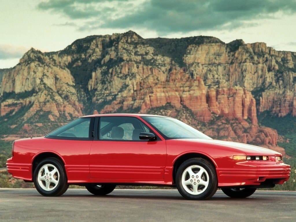 Oldsmobile Cutlass Supreme 1988 – 1997 — Əsas şəkil