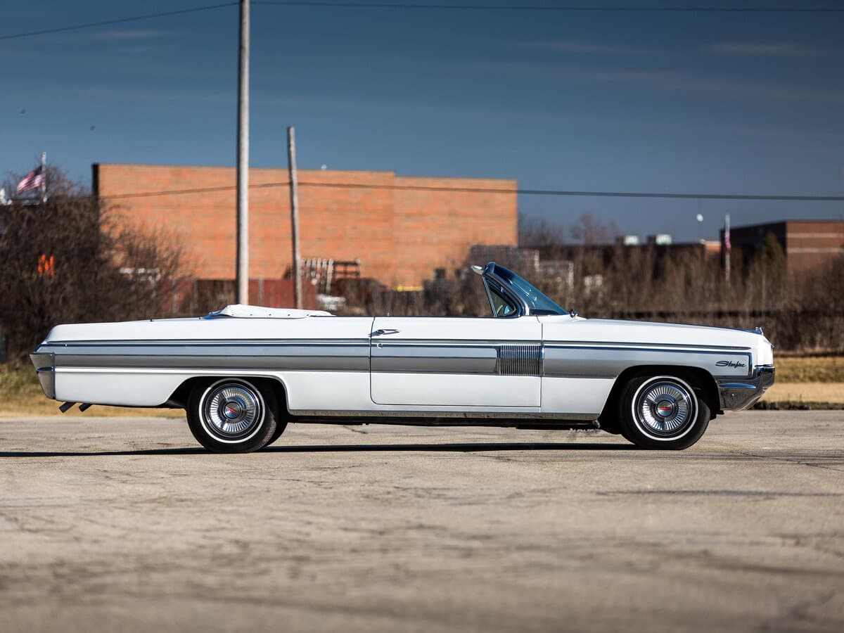Oldsmobile Starfire I — Yandan