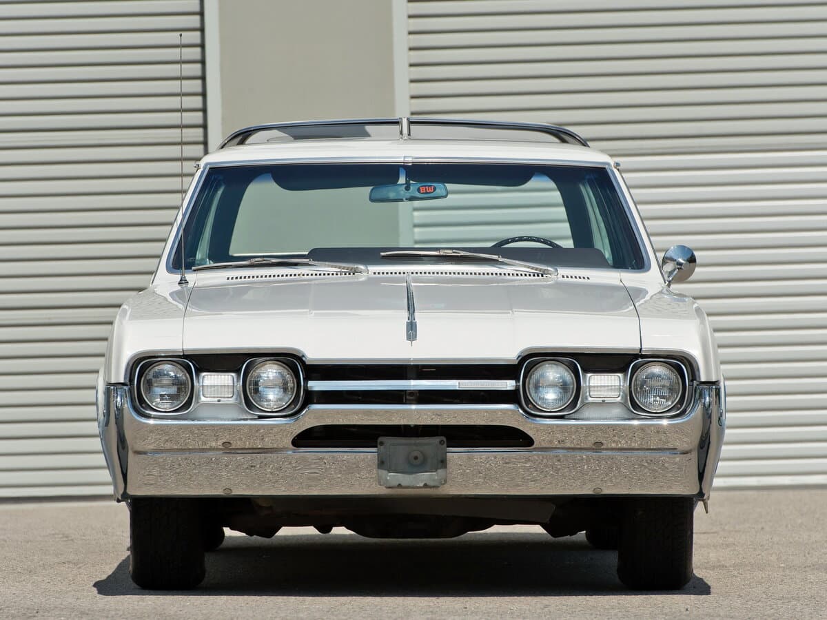 Oldsmobile Vista Cruiser I — Öndən