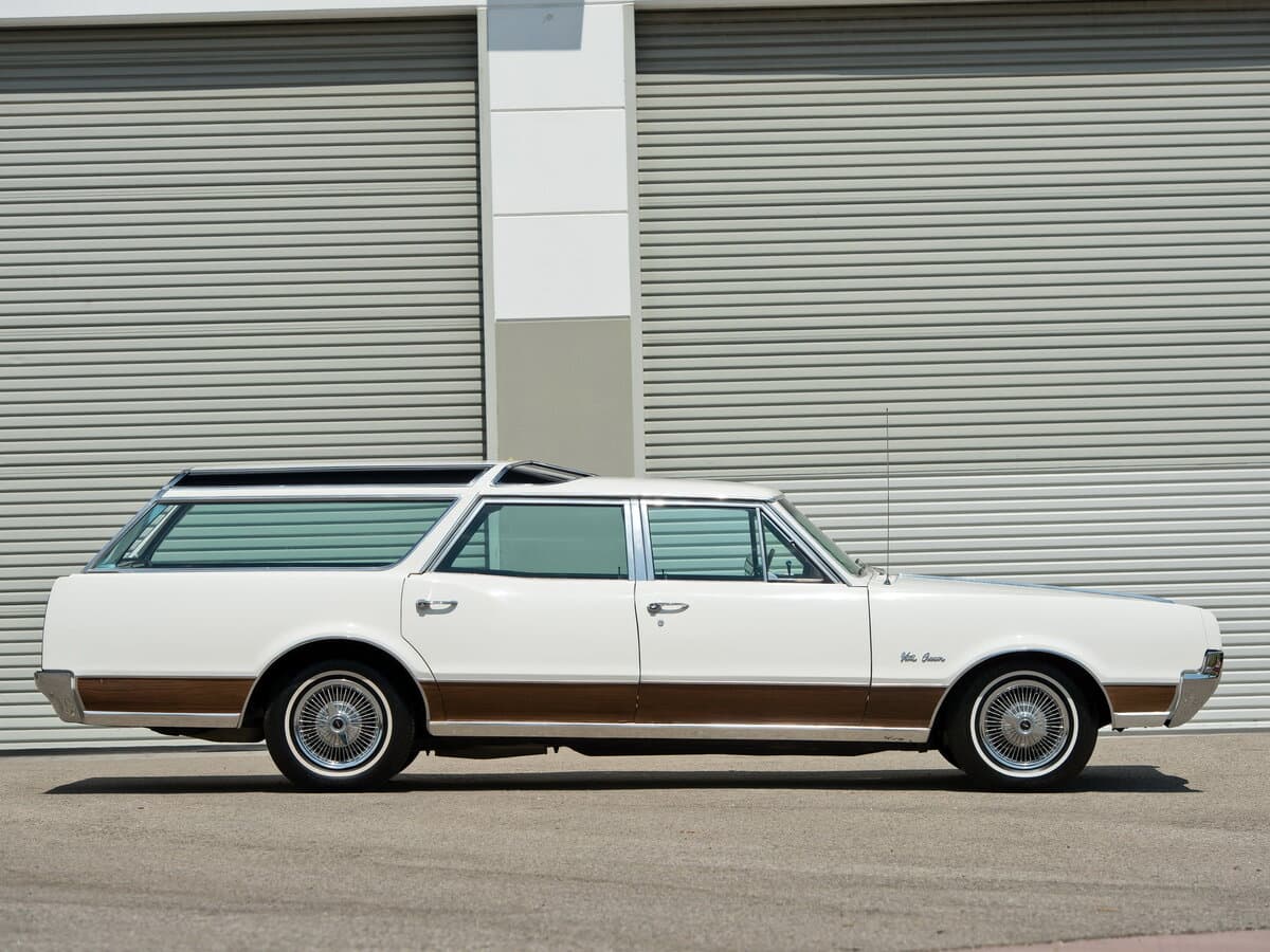 Oldsmobile Vista Cruiser I — Yandan