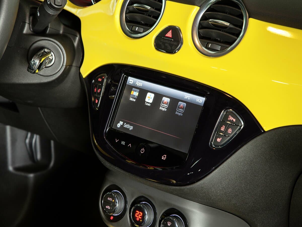 Opel Adam I — Salon, öndən