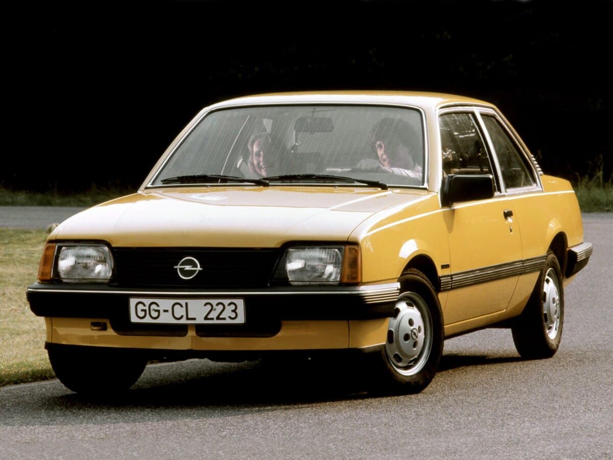 Opel Ascona C — Öndən