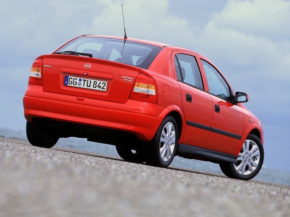 Opel Astra G — 3/4 arxadan