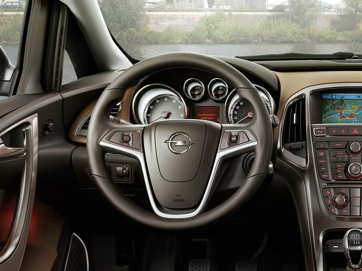 Opel Astra J — Sükan