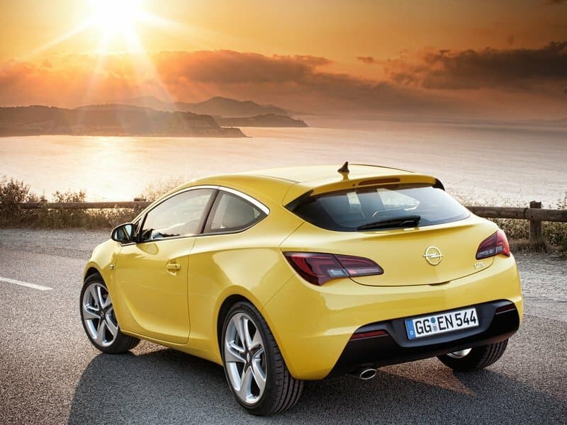 Opel Astra J Restayling — 3/4 arxadan