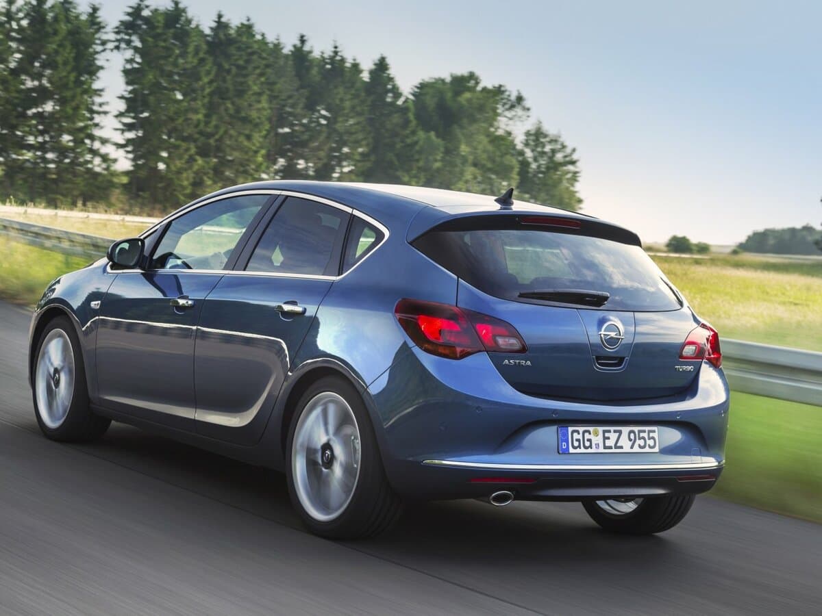 Opel Astra J Restayling — 3/4 arxadan