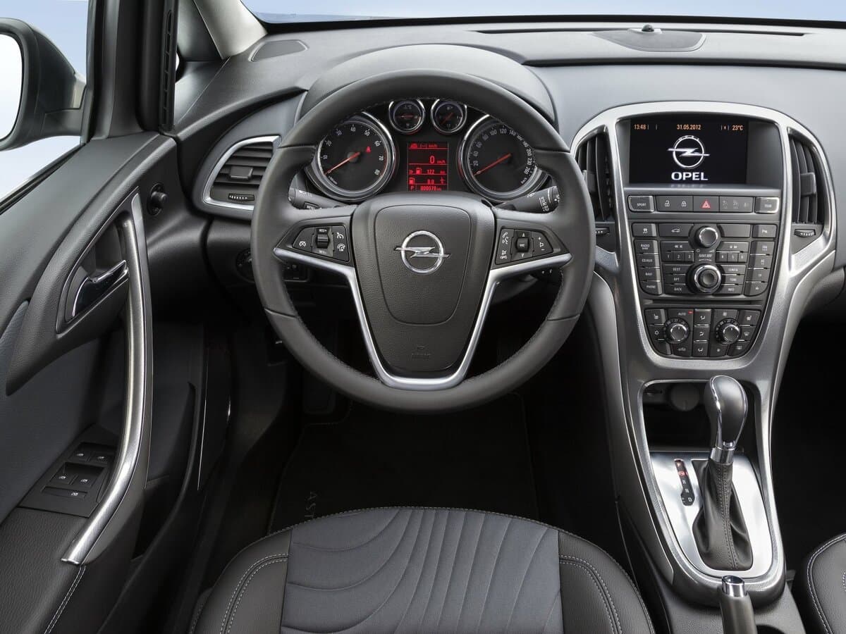 Opel Astra J Restayling — Sükan