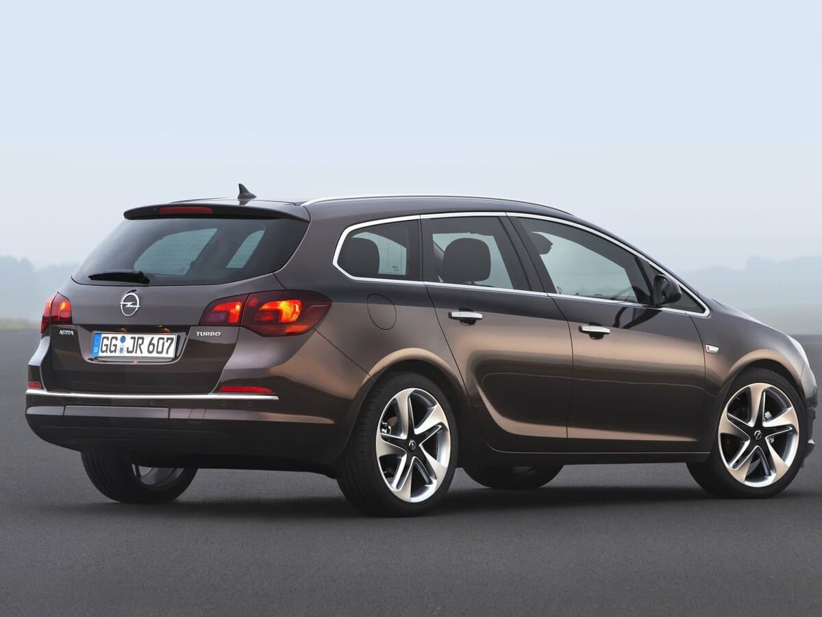 Opel Astra J Restayling — 3/4 arxadan