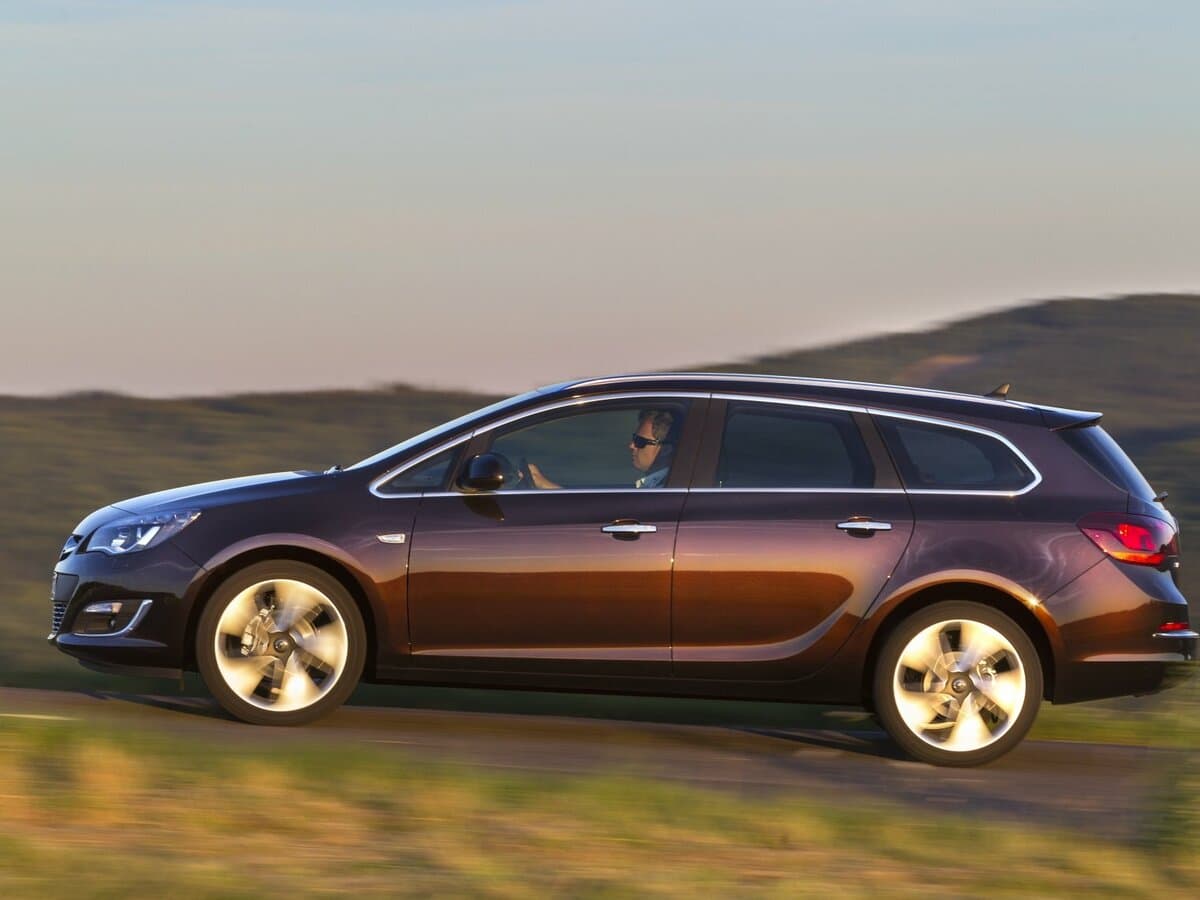 Opel Astra J Restayling — Yandan