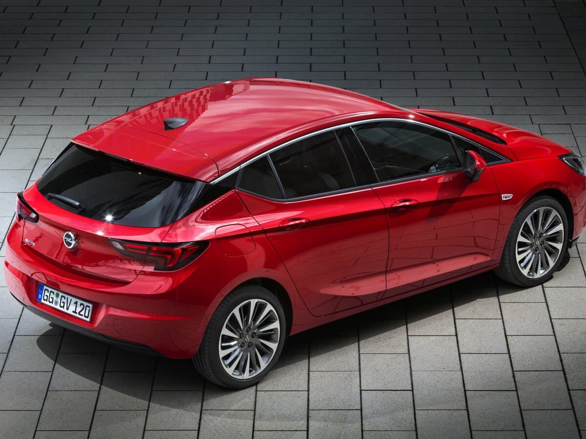 Opel Astra K — 3/4 arxadan