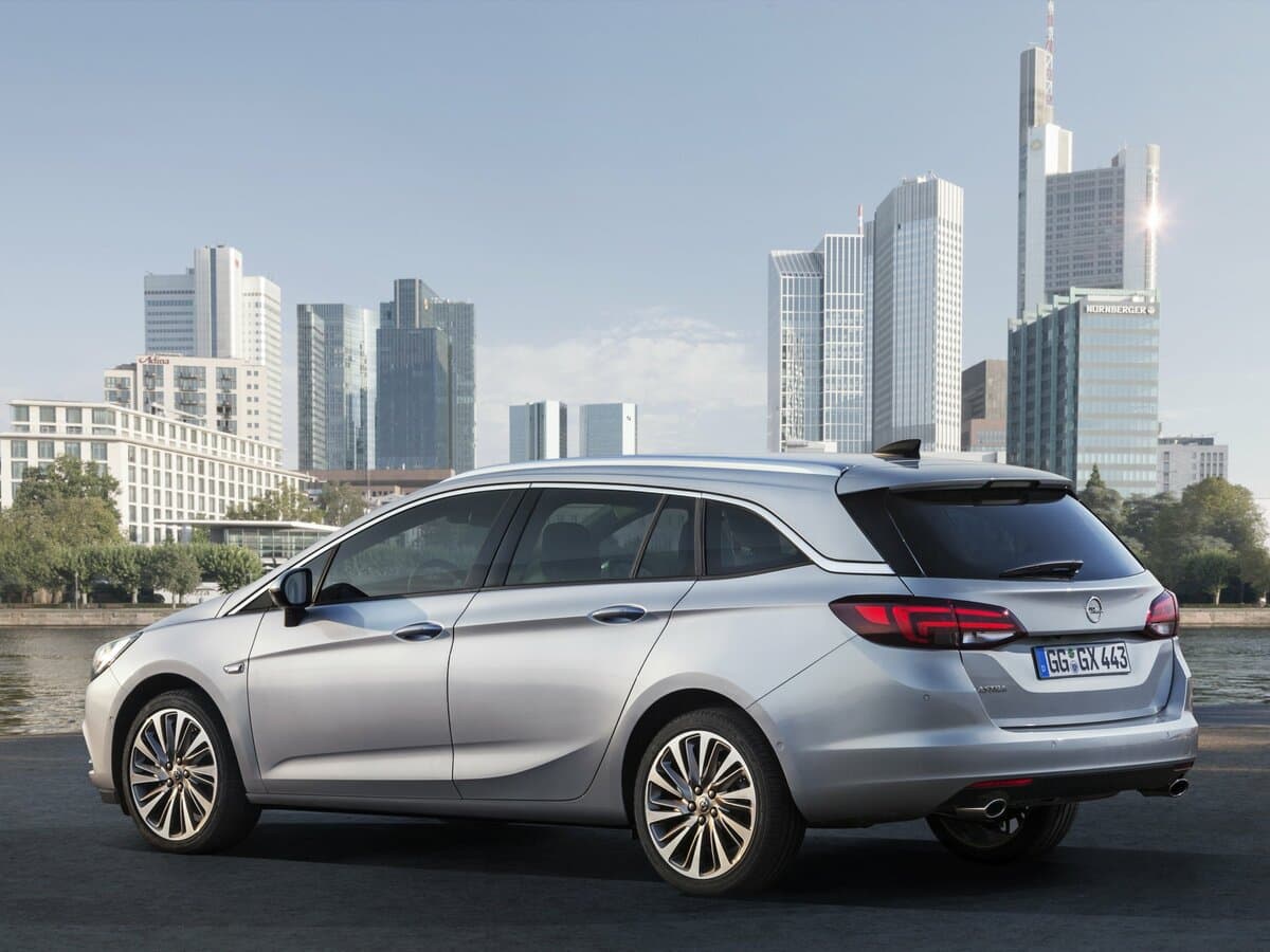 Opel Astra K — 3/4 arxadan