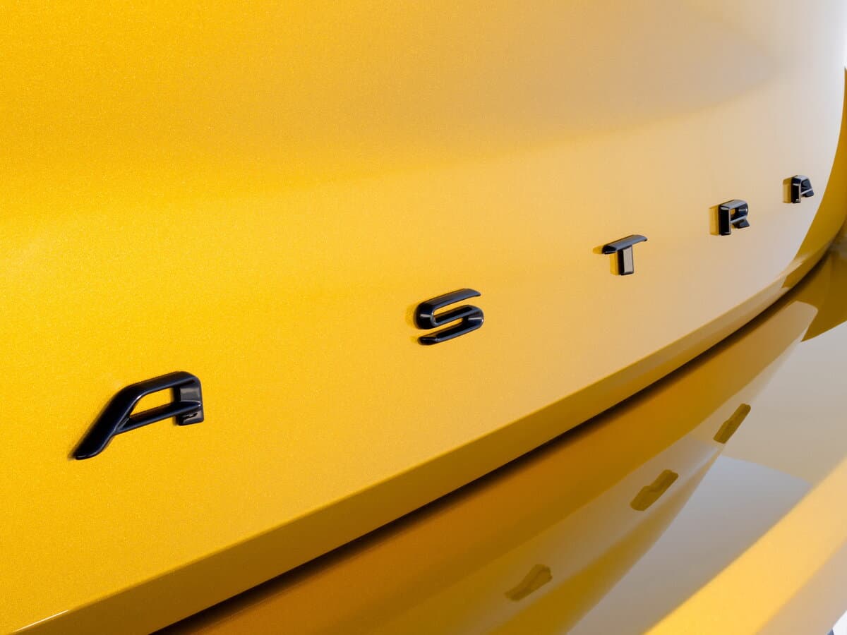 Opel Astra L — Salon, arxadan