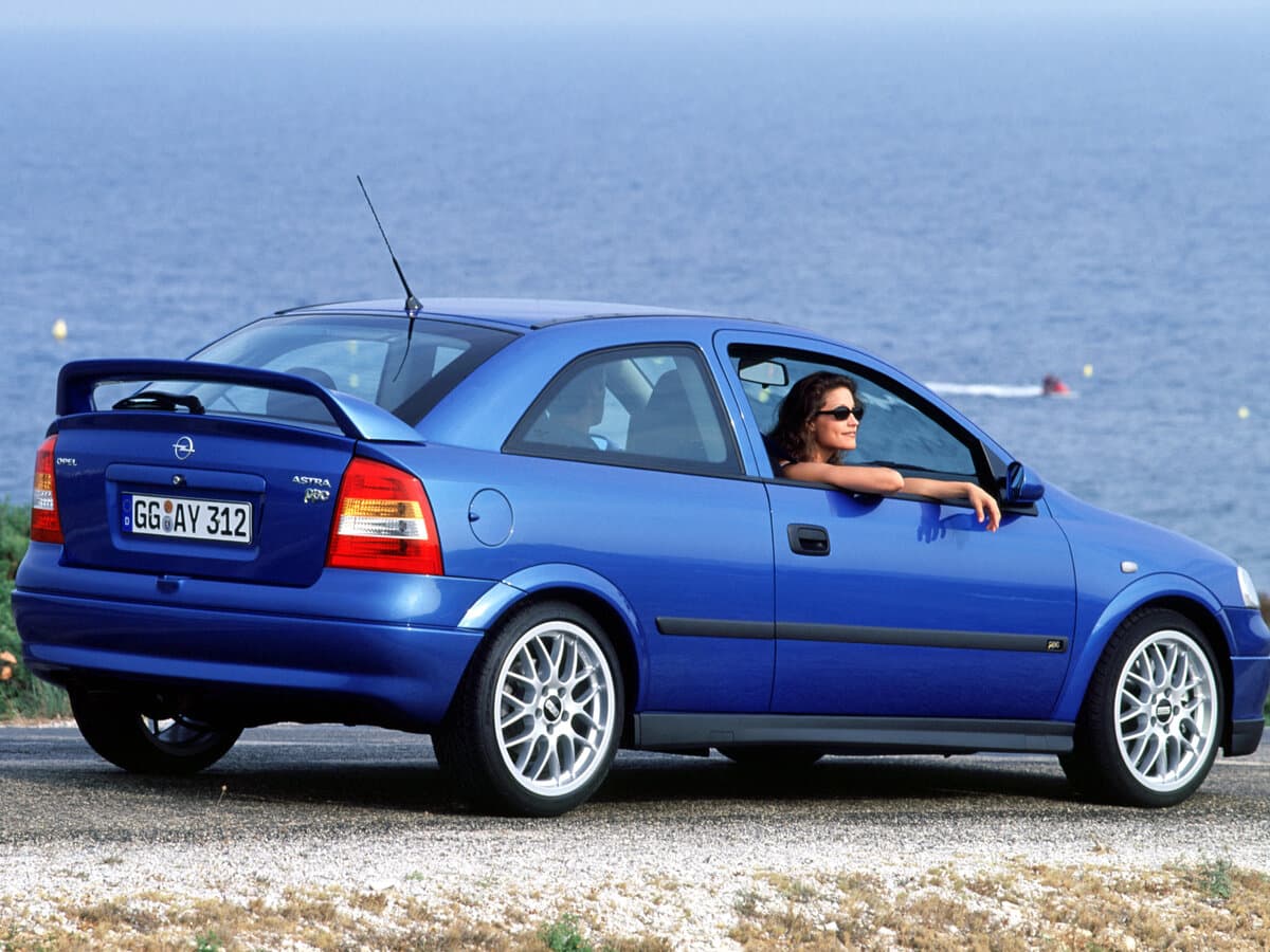 Opel Astra OPC G — 3/4 arxadan