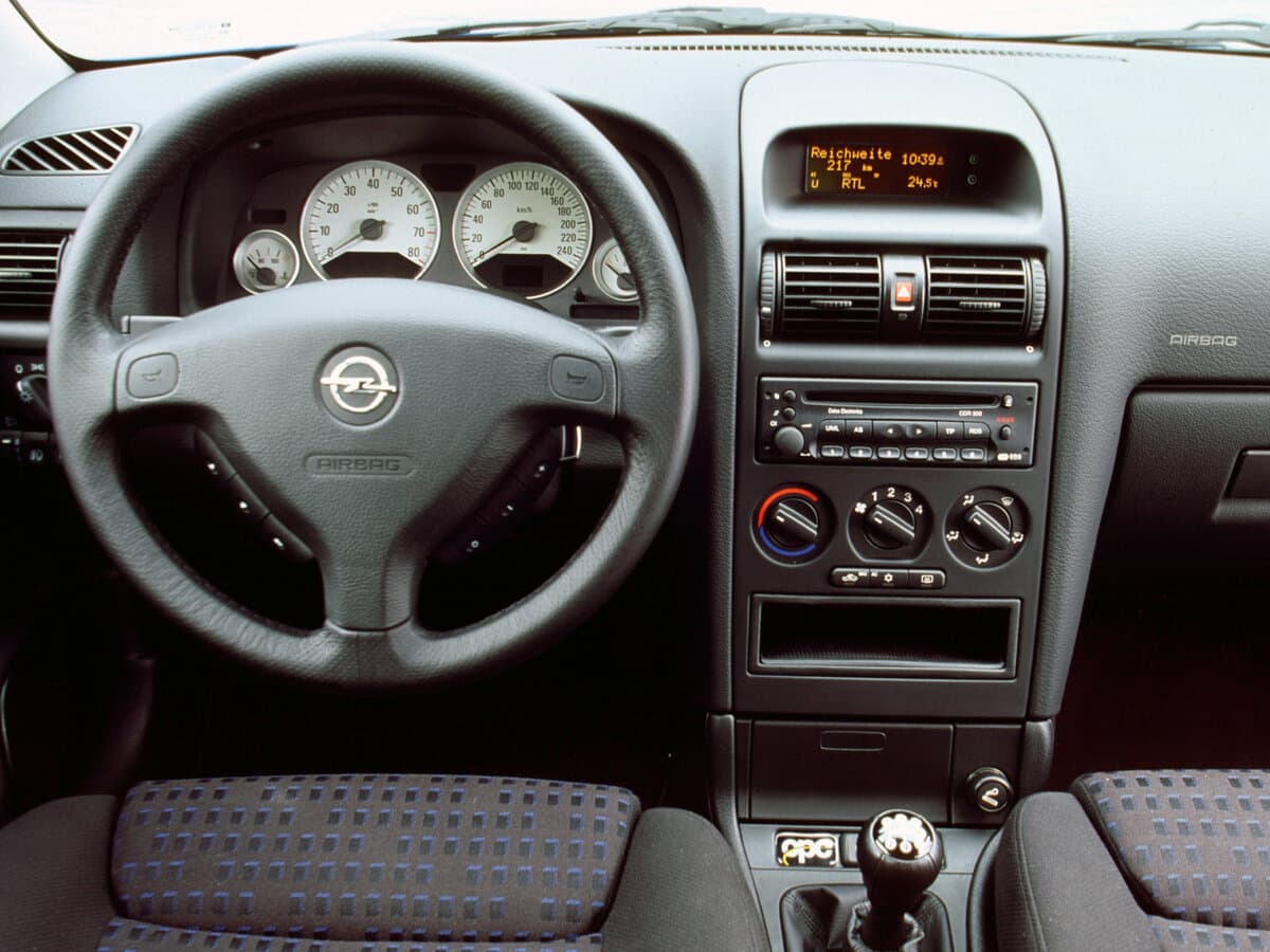 Opel Astra OPC G — Sükan