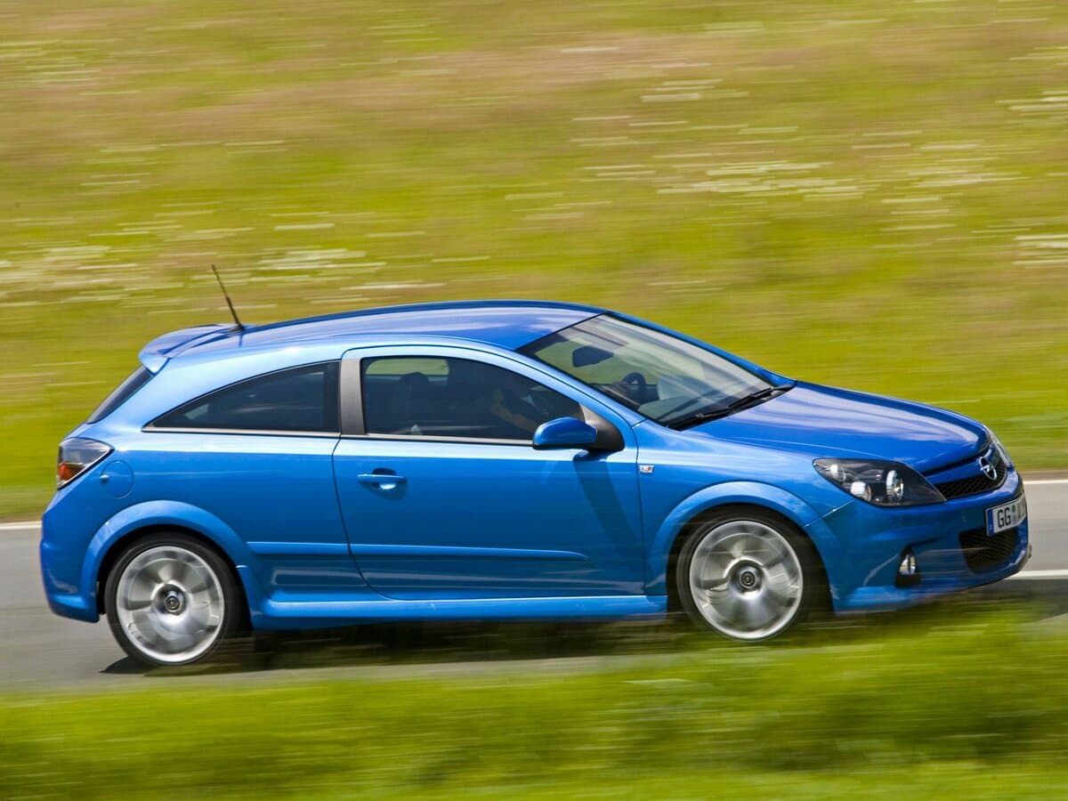 Opel Astra OPC H — Yandan