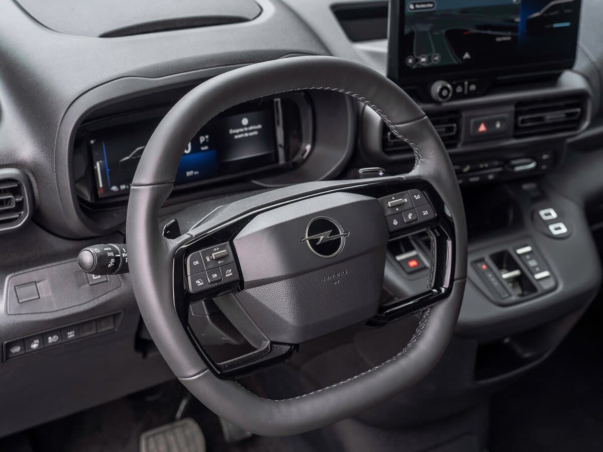 Opel Combo E Restayling — Sükan