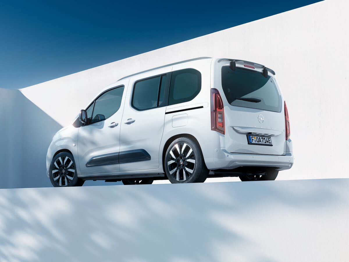 Opel Combo E Restayling — 3/4 arxadan