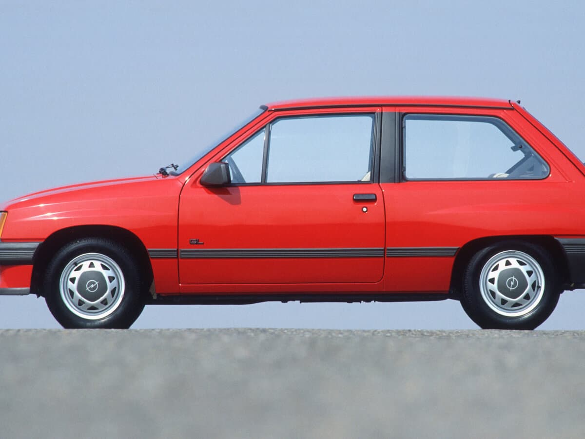 Opel Corsa A — Yandan