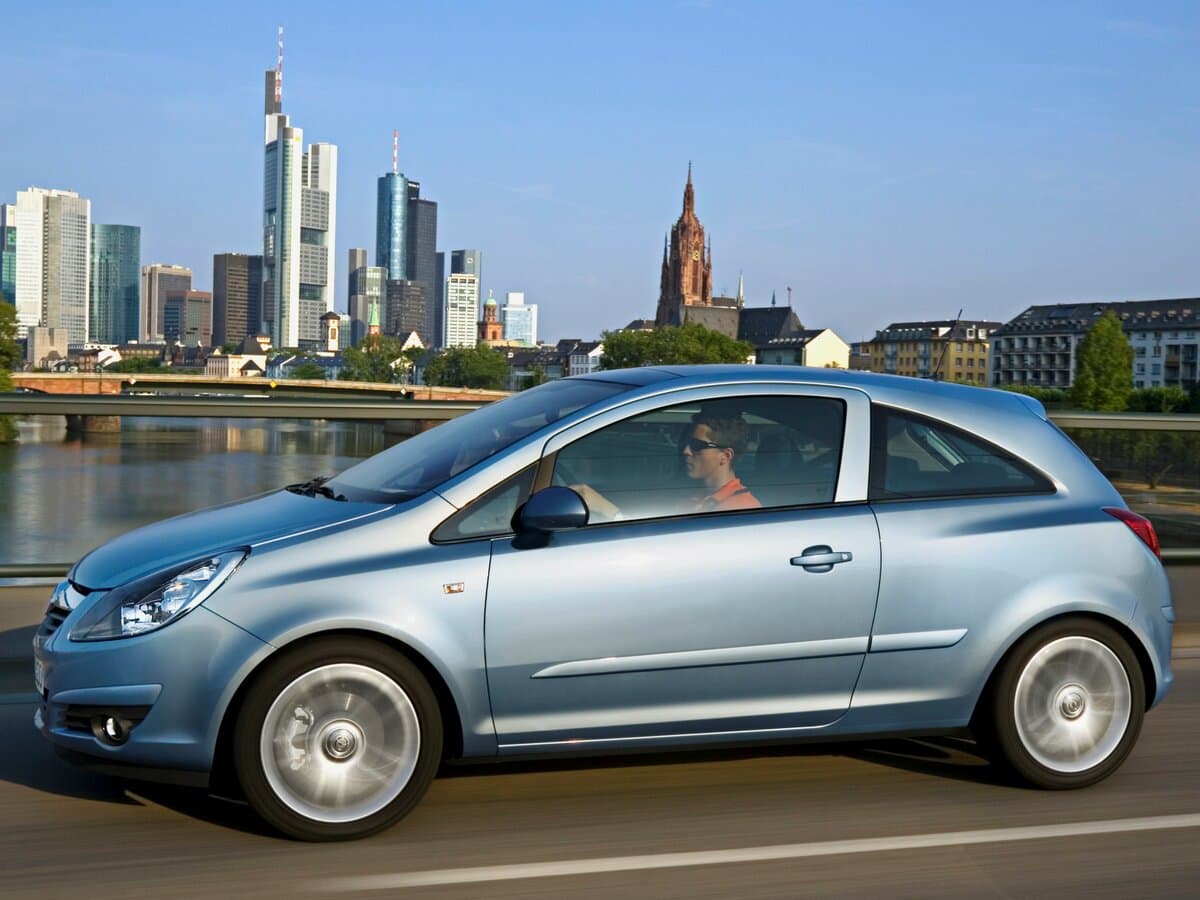 Opel Corsa D — Yandan