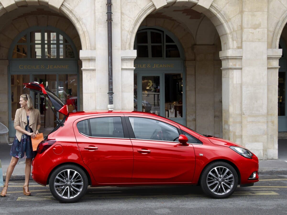 Opel Corsa E — Yandan